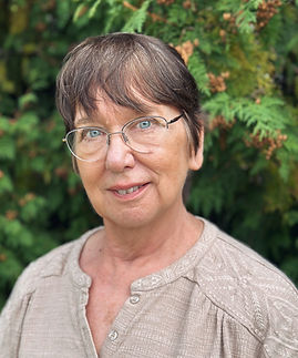 Holly-LCI Headshot-2025.jpeg