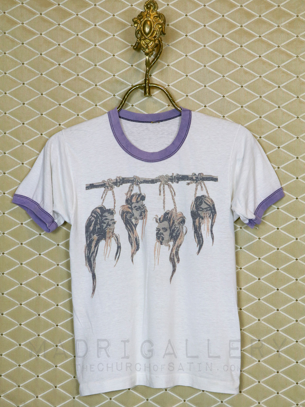 SHRUNKEN HEADS t-shirt 1970s horror graphic (Trilogy of Terror voodoo zombie)