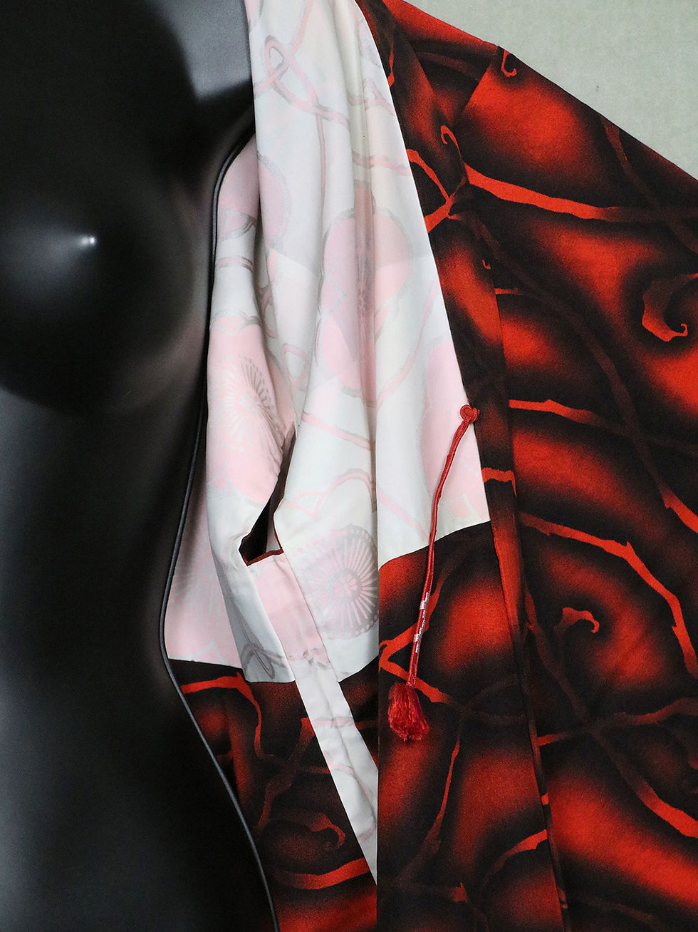 Thumbnail: Vintage silk haori kimono jacket robe red black gothic vampire abstract pattern