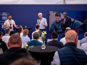 Lehké užitkové fordy jsou již plně elektrifikované. Testování nabídly Ford Pro Days