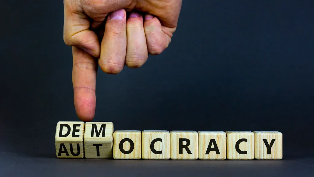 democracia-y-autocracia_44b1.webp