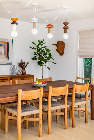Quirky dining room iwth colorful ight pendant