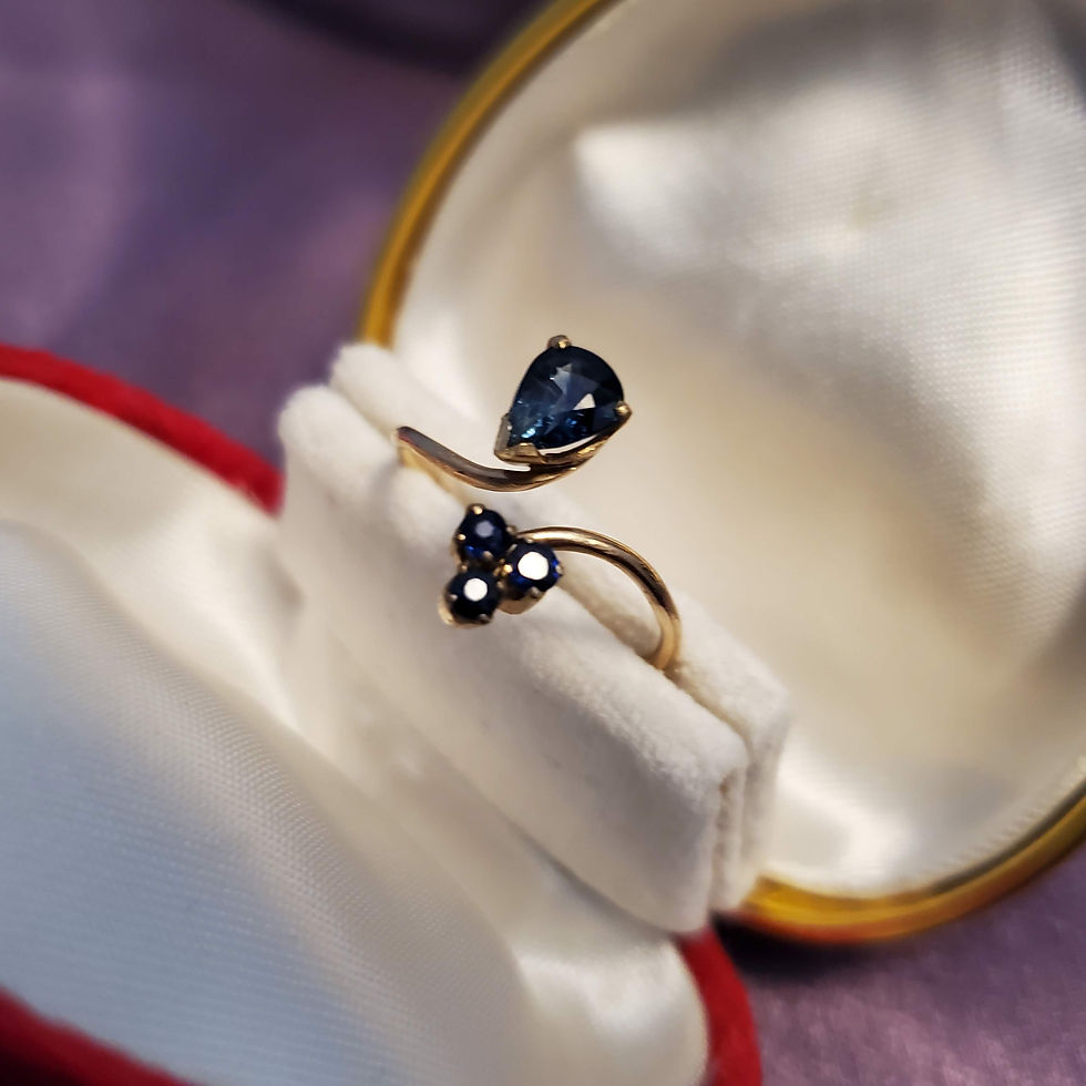 Thumbnail: 9K Gold Sapphire Ring (size 5)