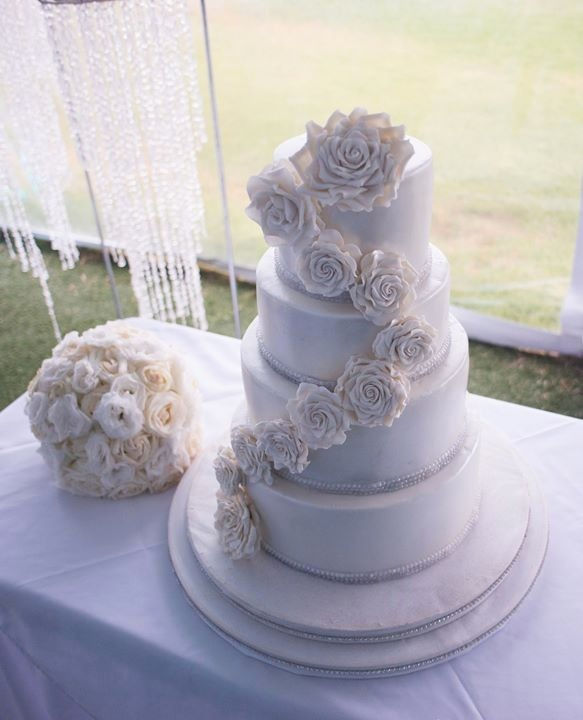 Red%2520Velvet%2520Cake%252C%2520VanillaBean%2520Buttercream%2520Filling%252C%2520Dark%2520Chocolate