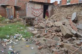 मकान की दीवार गिरने से दो की मौत, एक घायल