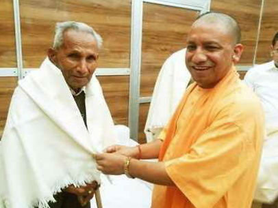 योगी के पिता का निधन