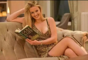 गोल्फ कोर्स पर ‘भड़काऊ कपड़े’ पहनने के लिए निशाने पर आई बैला एंजल