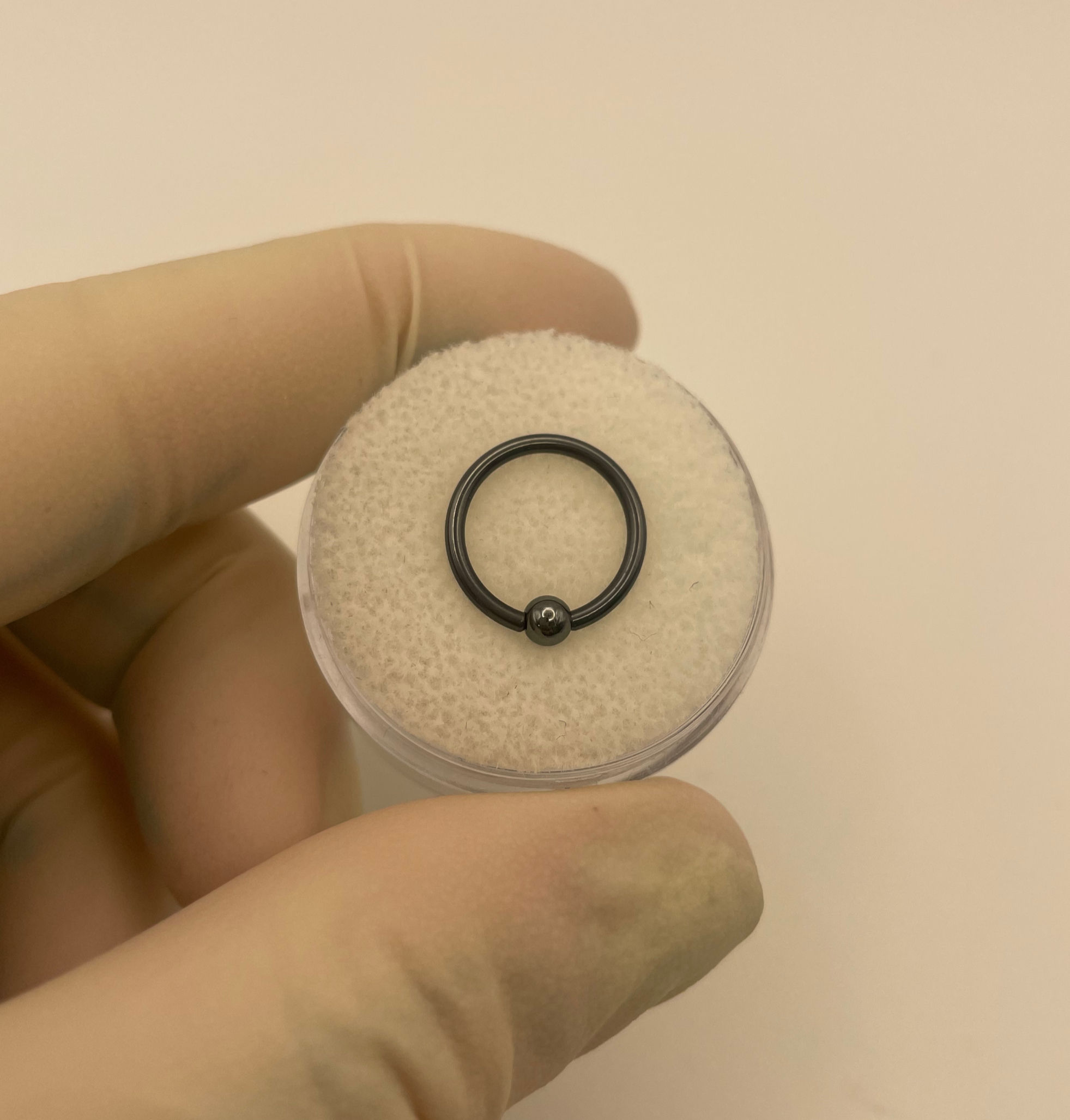 Niobium ball closure rings