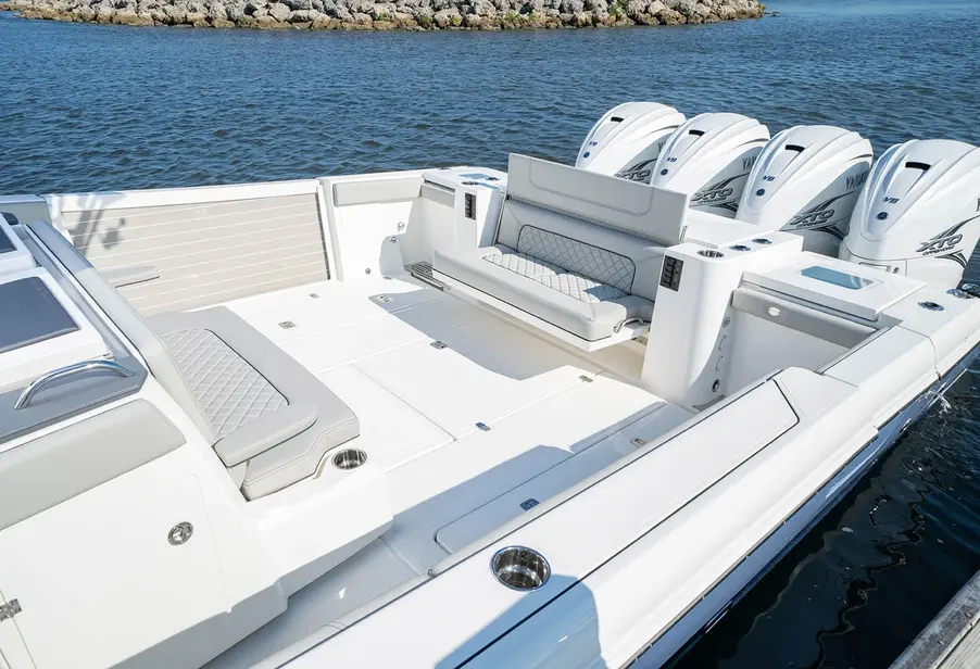 channel.R Pursuit S428