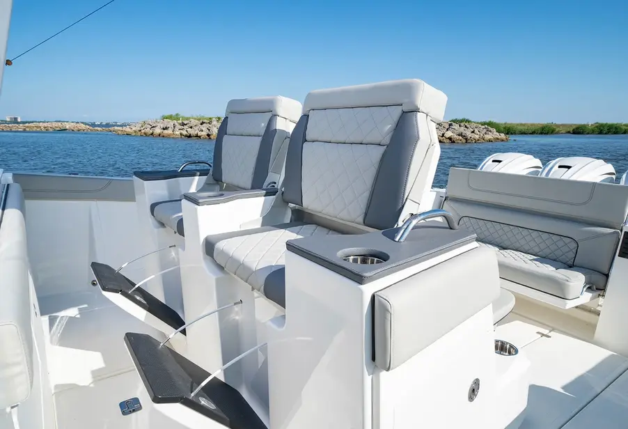 channel.R Pursuit S428