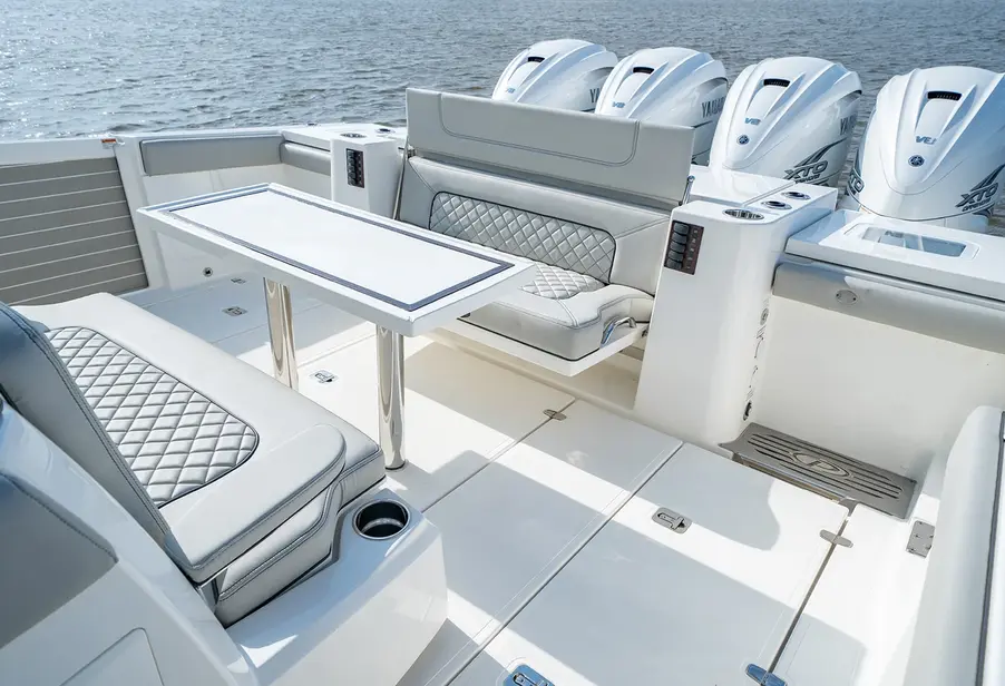 channel.R Pursuit S428