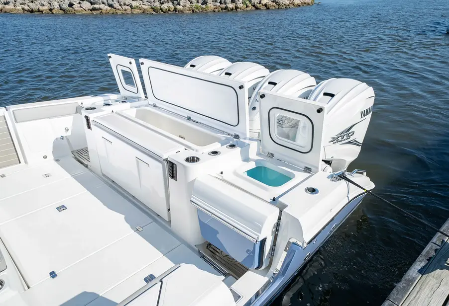 channel.R Pursuit S428