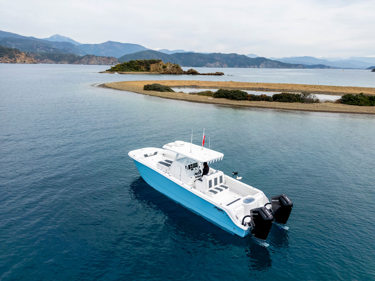 channel.R Invincible 33 Catamaran - Invincible
