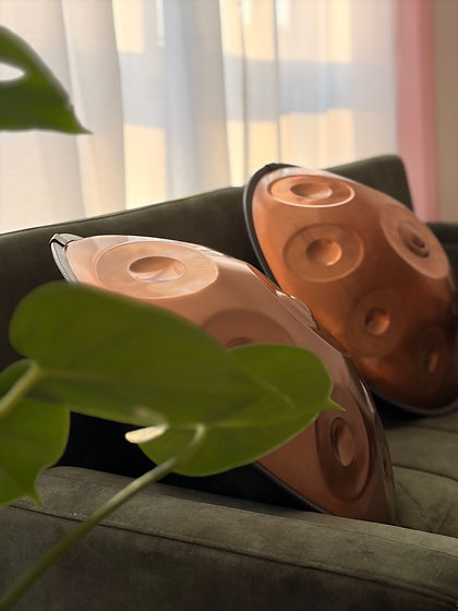 Handpans im Handpan Showrrom bei Nisha Yoga