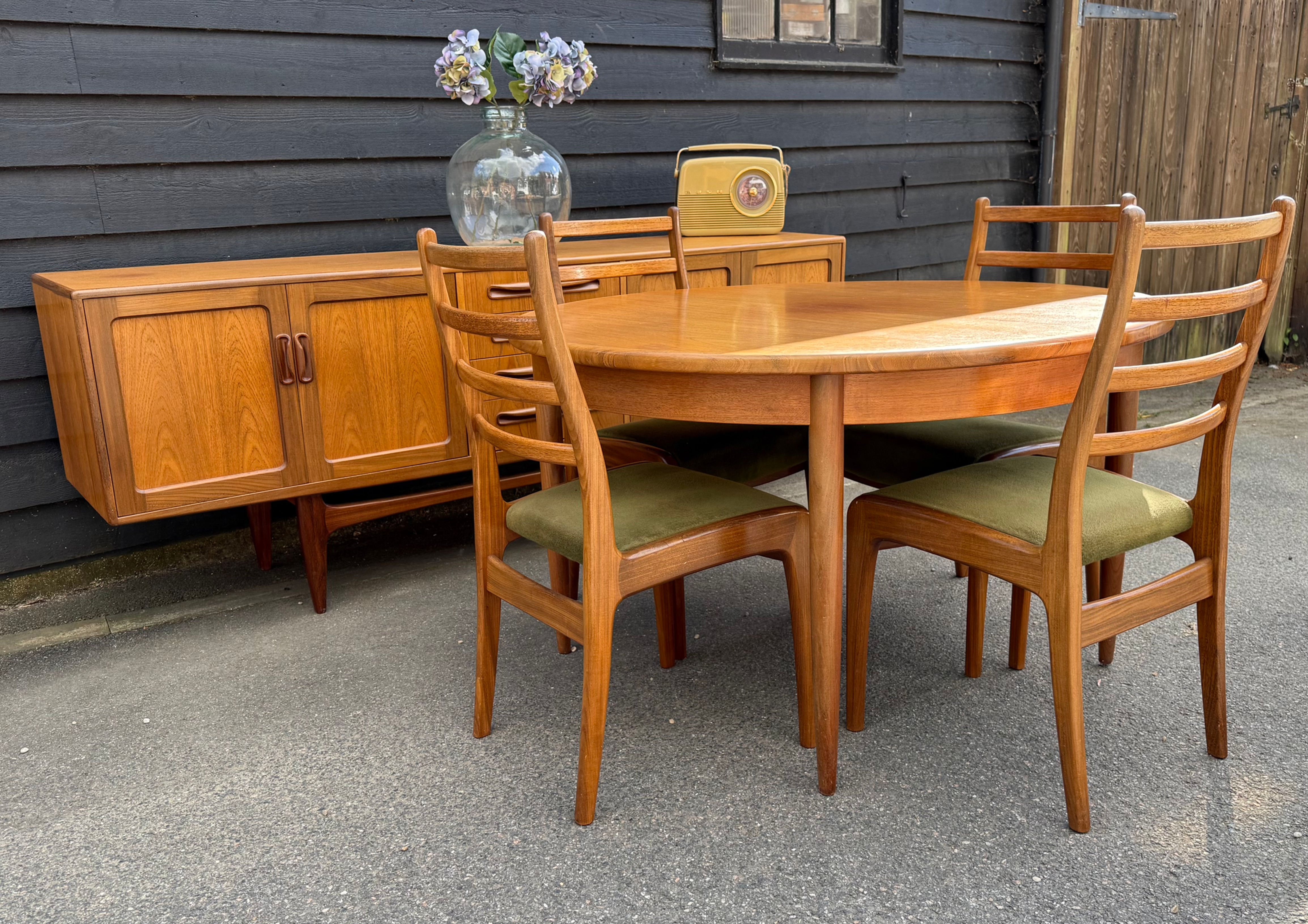 Mid Century G Plan Fresco Teak Round Extending Dining Table And 4 Dining Chairs