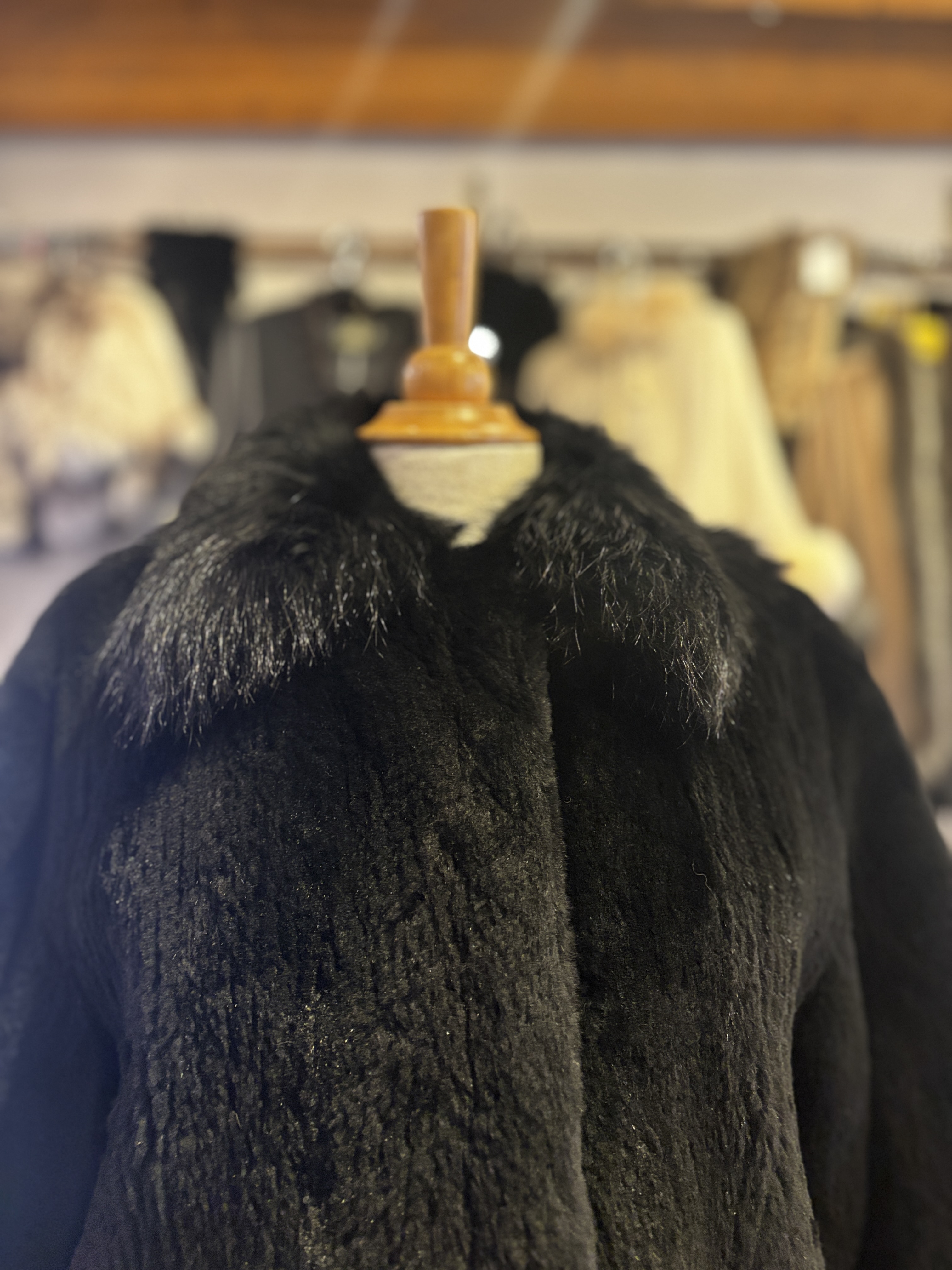 Manteau chat sauvage rasé noir, Large