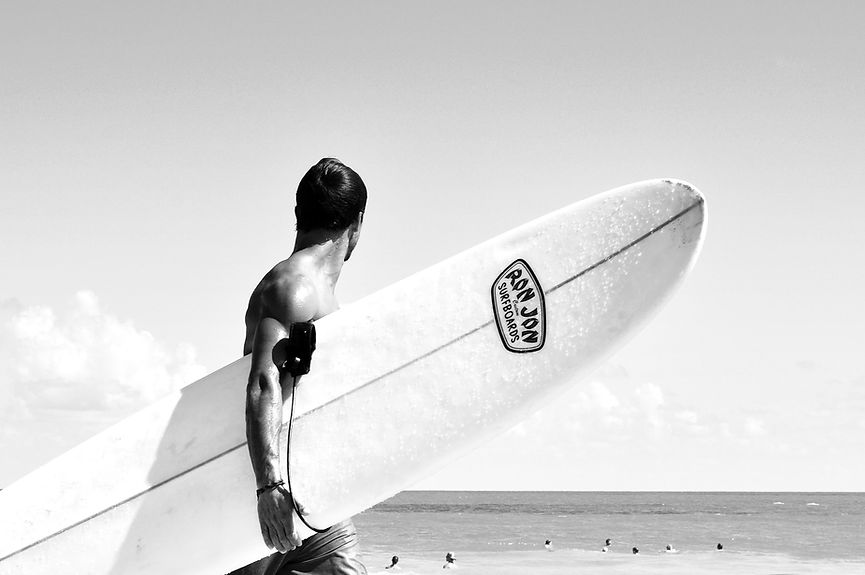 Body sugaring service for men in Bali