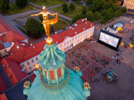 airscreen, il cinema che abbraccia il cielo
