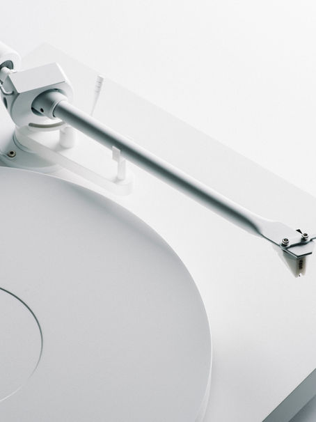 PRO-JECT AUDIO SYSTEMS, un sonoro debutto tra luci ed ombre