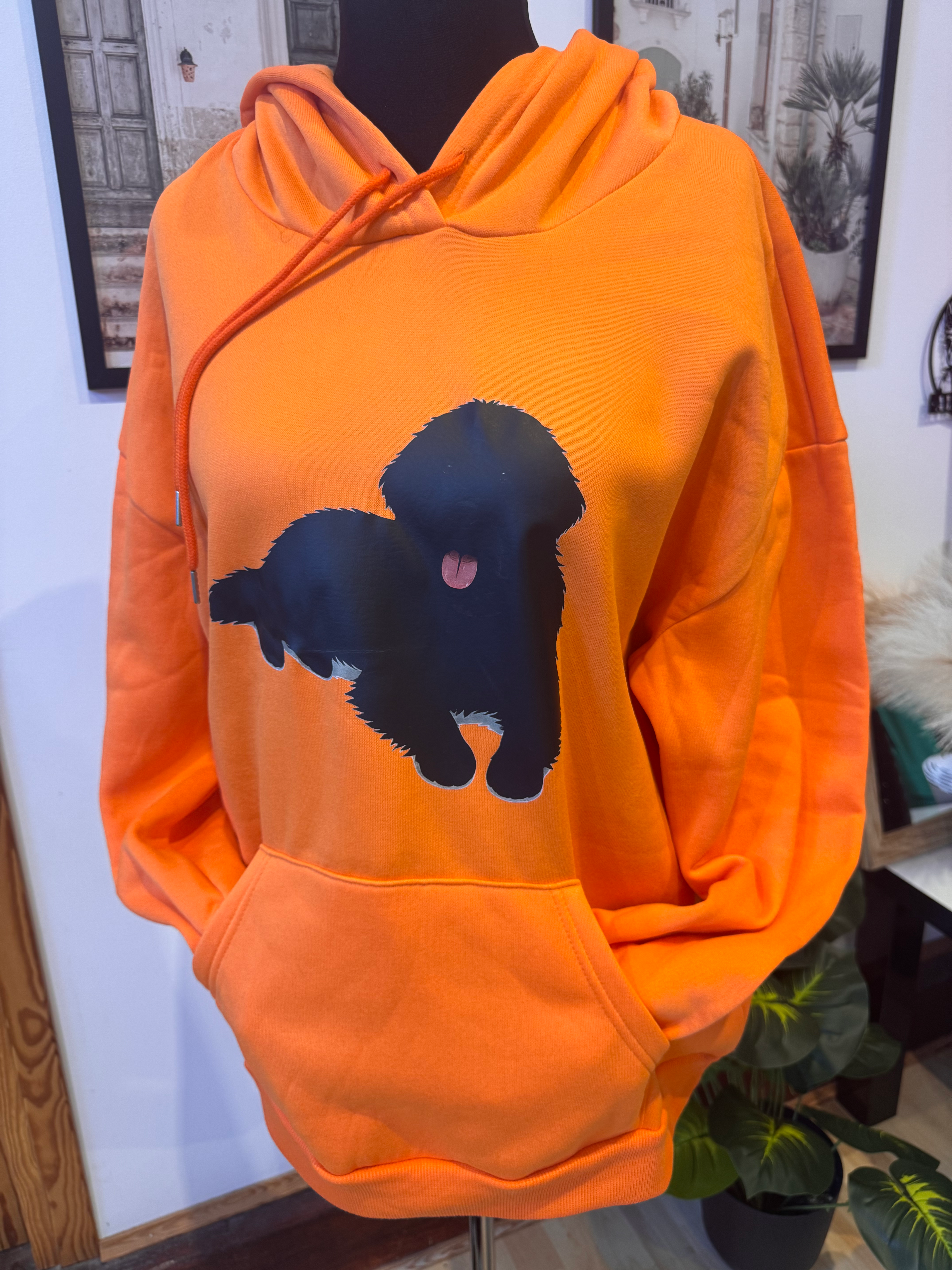 Pomarańczowa bluza z czarnym pieskiem – rozmiar XL