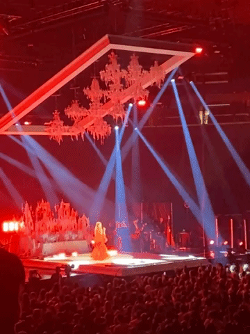 Florence + The Machine performance.