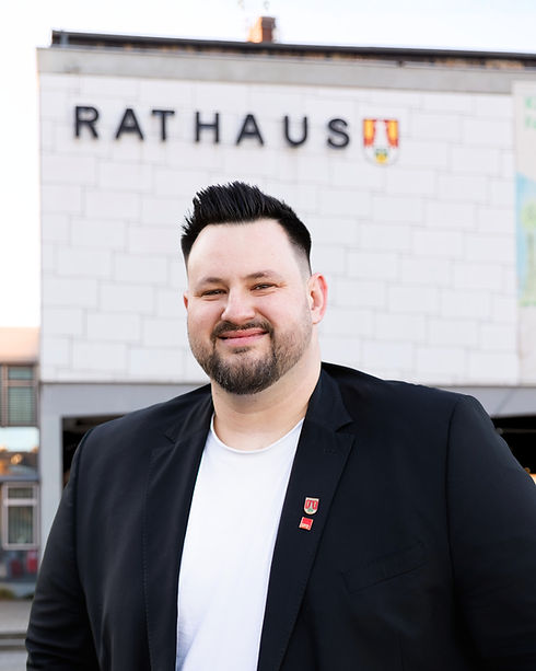 Tobias Bey - Foto (optimiert) (1).jpg