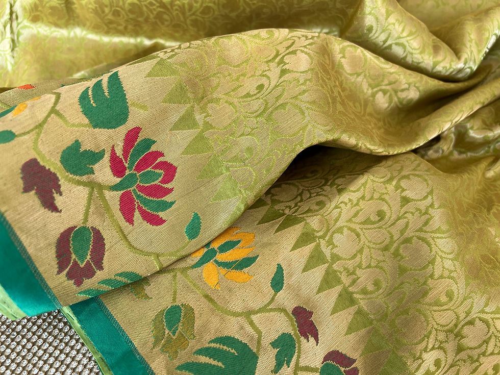 Thumbnail: Green Handwoven Pure Banarasi Katan Silk Tanchoi Saree