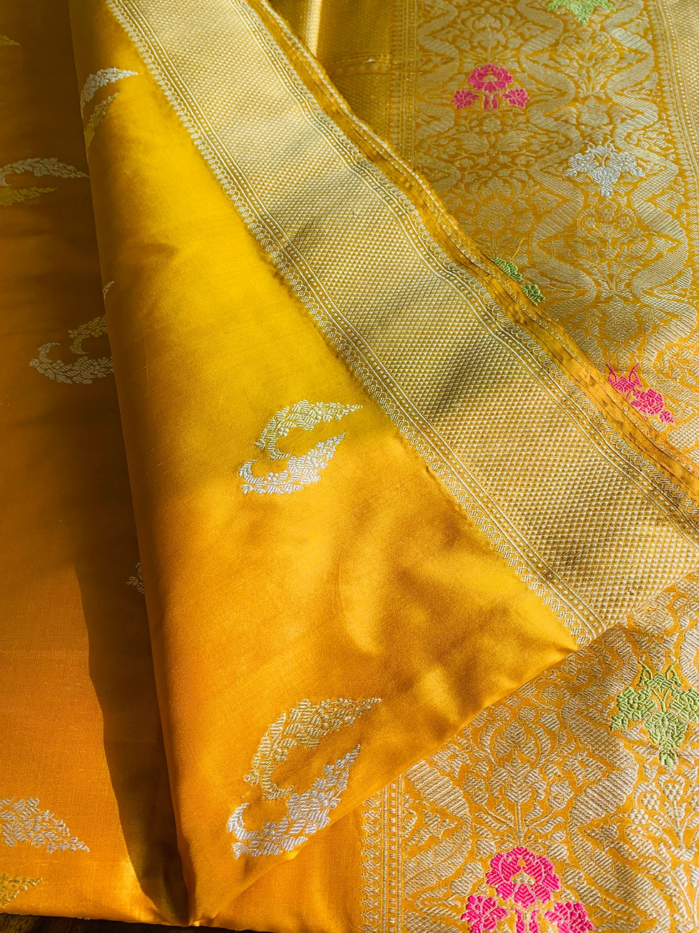 Thumbnail: Banarasi Alfi Sona-Rupa Dolphin Buta Kadhuan Brocade Handwoven Katan Silk Saree