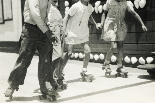 kids rollerskating