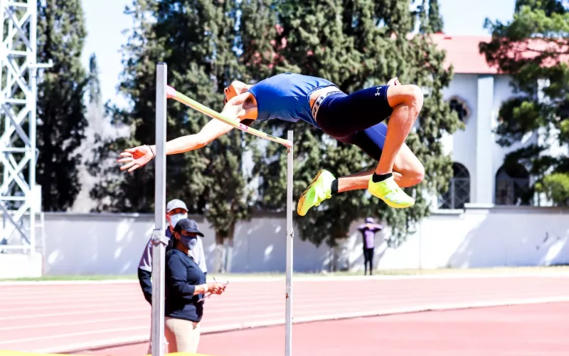 Lucen deportistas en la segunda jornada de los Juegos Estatales de Atletismo