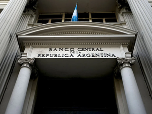 El Banco Central ratificó la estabilidad financiera, pero advirtió por riesgos externos para el dólar
