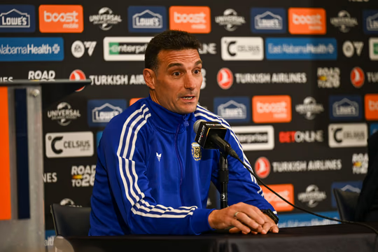 Scaloni mantiene el misterio sobre el reemplazante de Balerdi y destacó el nivel del equipo antes del Mundial