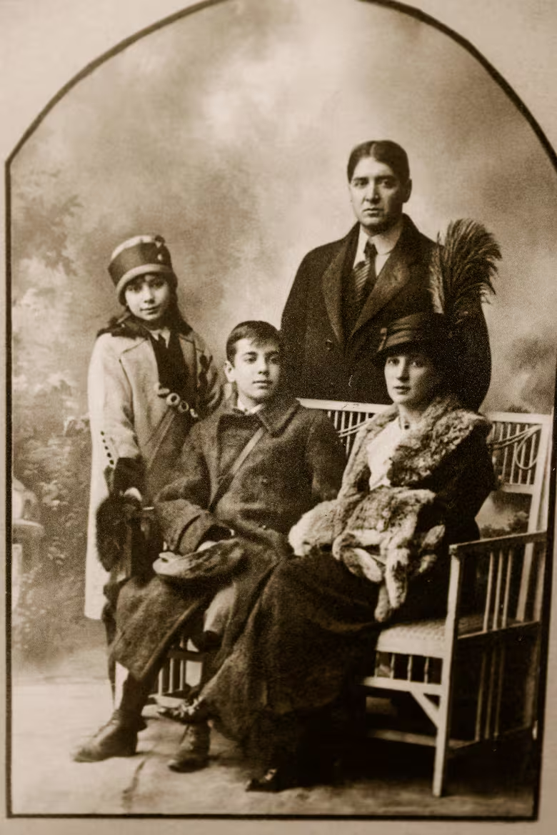Los hermanos Borges con sus padresFotógrafo/creador Gentileza Fundación Internacional Jorge Luis Borges