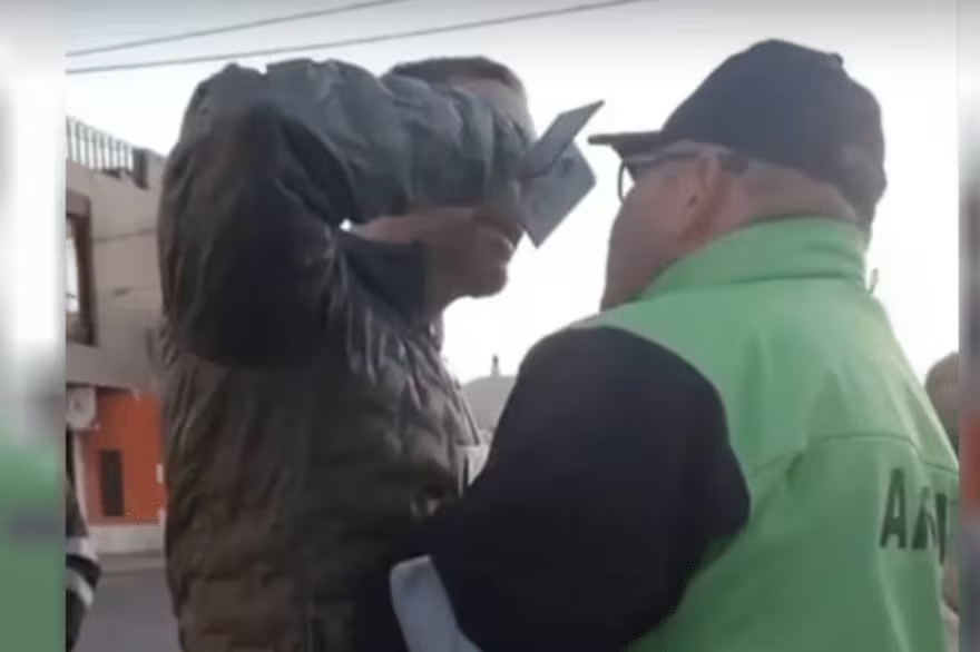 😡 Vergüenza e indignación en Caleta Olivia: un fiscal se negó a hacer el control de alcoholemia y amenazó a los agentes