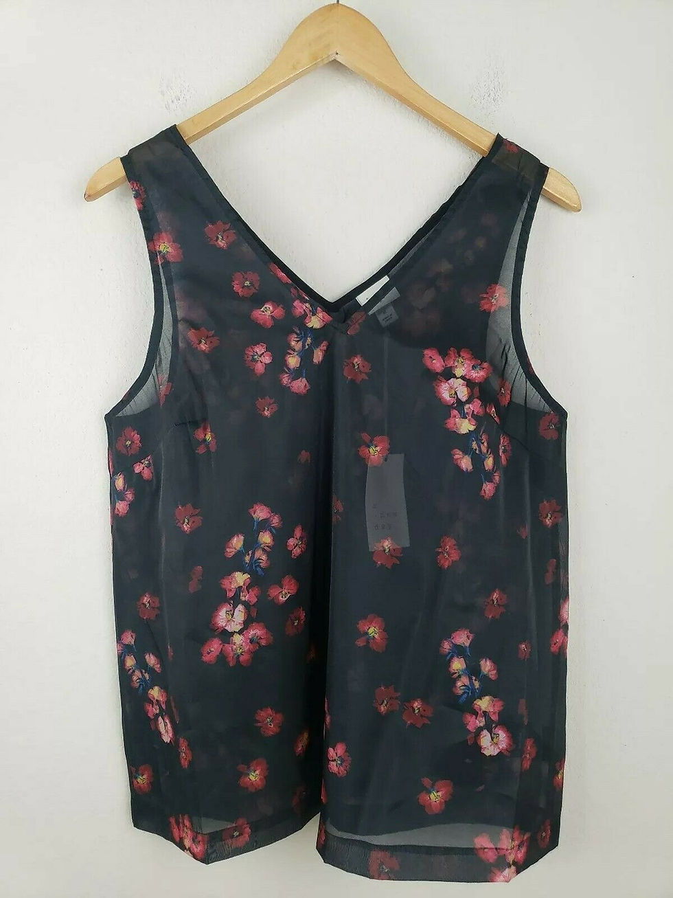Thumbnail: Woman's Apparel - Manifested - New Overstock Condition