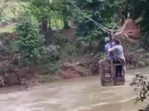 No Vale do Ribeira, enchentes obrigam quilombolas a transportar doentes em tirolesa