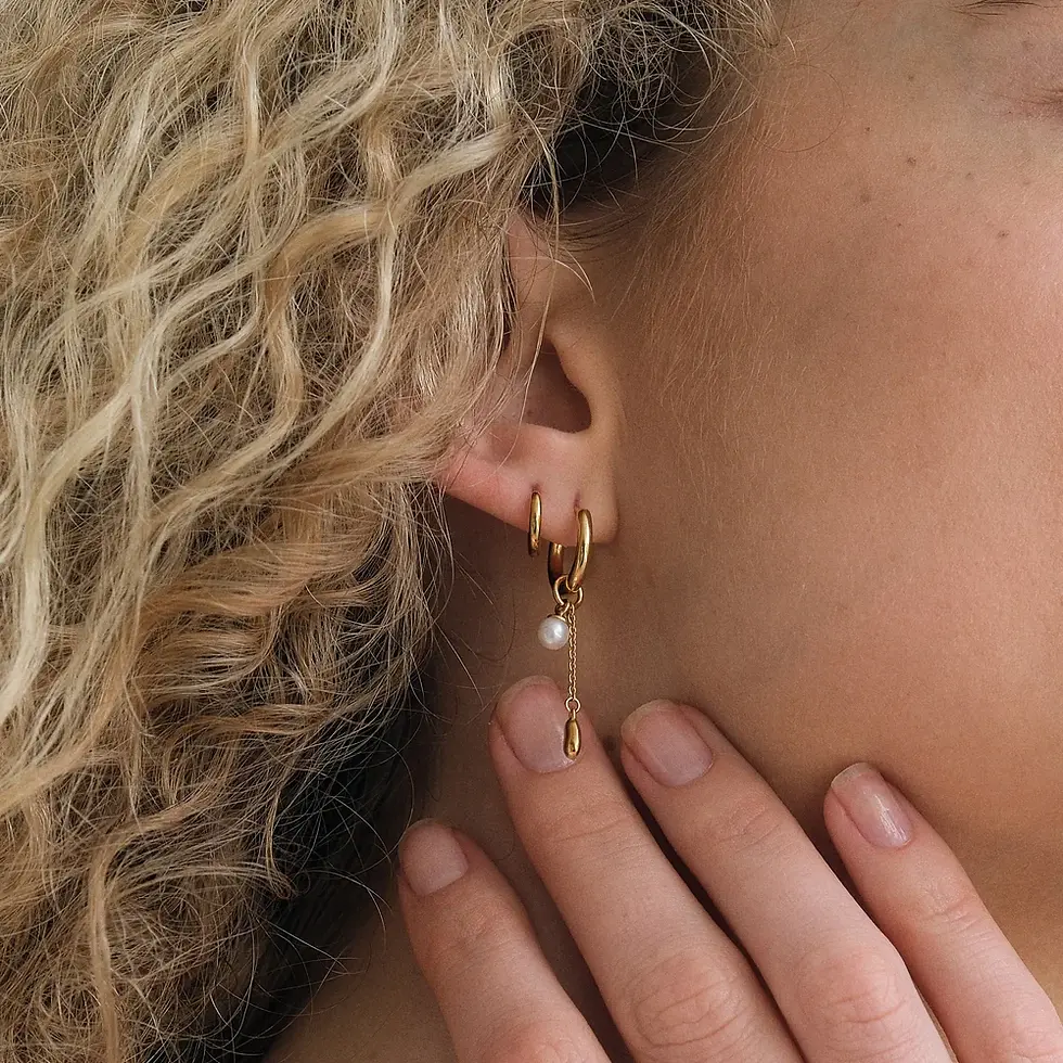 Thumbnail: Lou Pearl Charm Huggie Earrings -18k gold vermeil