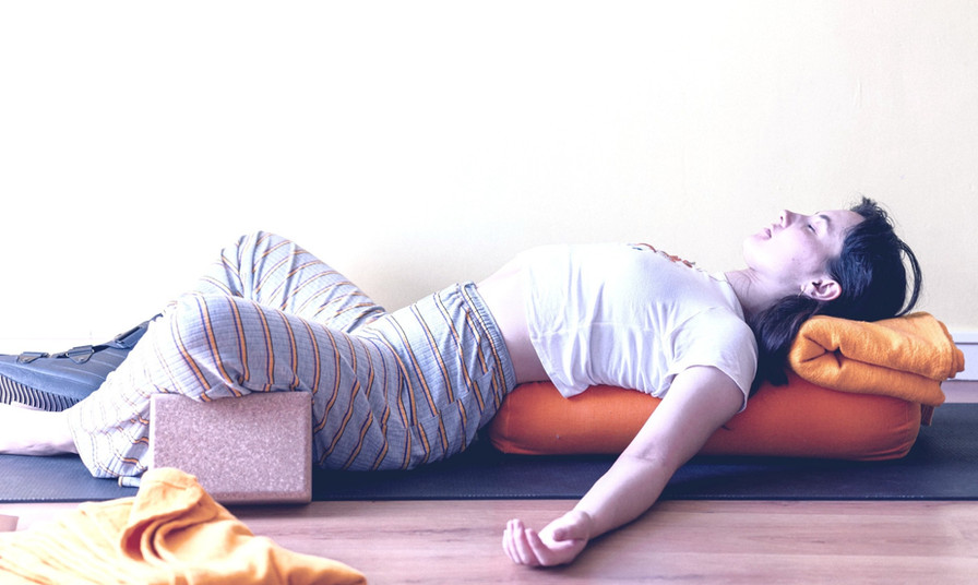 LouiseStorer-Yoga-PhotosSylviaCalmet (58)_edited_edited_edited.jpg