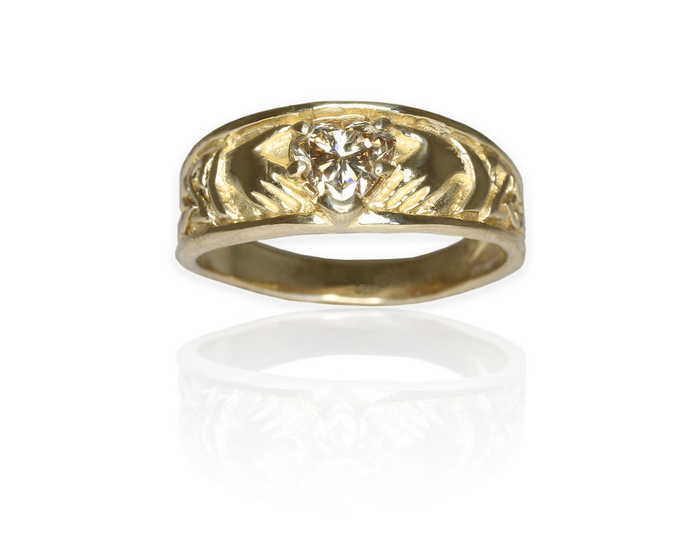 This claddagh is perfect for those who prefer a band style, but still want the sparkle only a gemstone can give! This piece is 7.55mm wide in the center front but tapers to a comfortable 2.45mm around the back. The sides of the design have a Celtic knot tapering with the ring. 

We have a variation of this design without a stone as well, check out our Claddagh Tapered Band with Knots (WB-102).

Catalogue Number RS-159