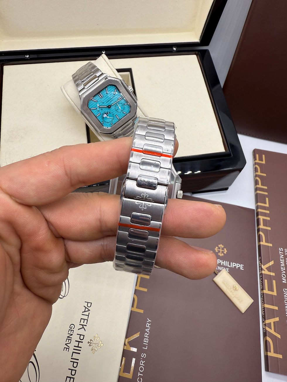 Thumbnail: Patek Philippe Cubitus Aço, Fases da Lua 42mm, Mostrador Prata