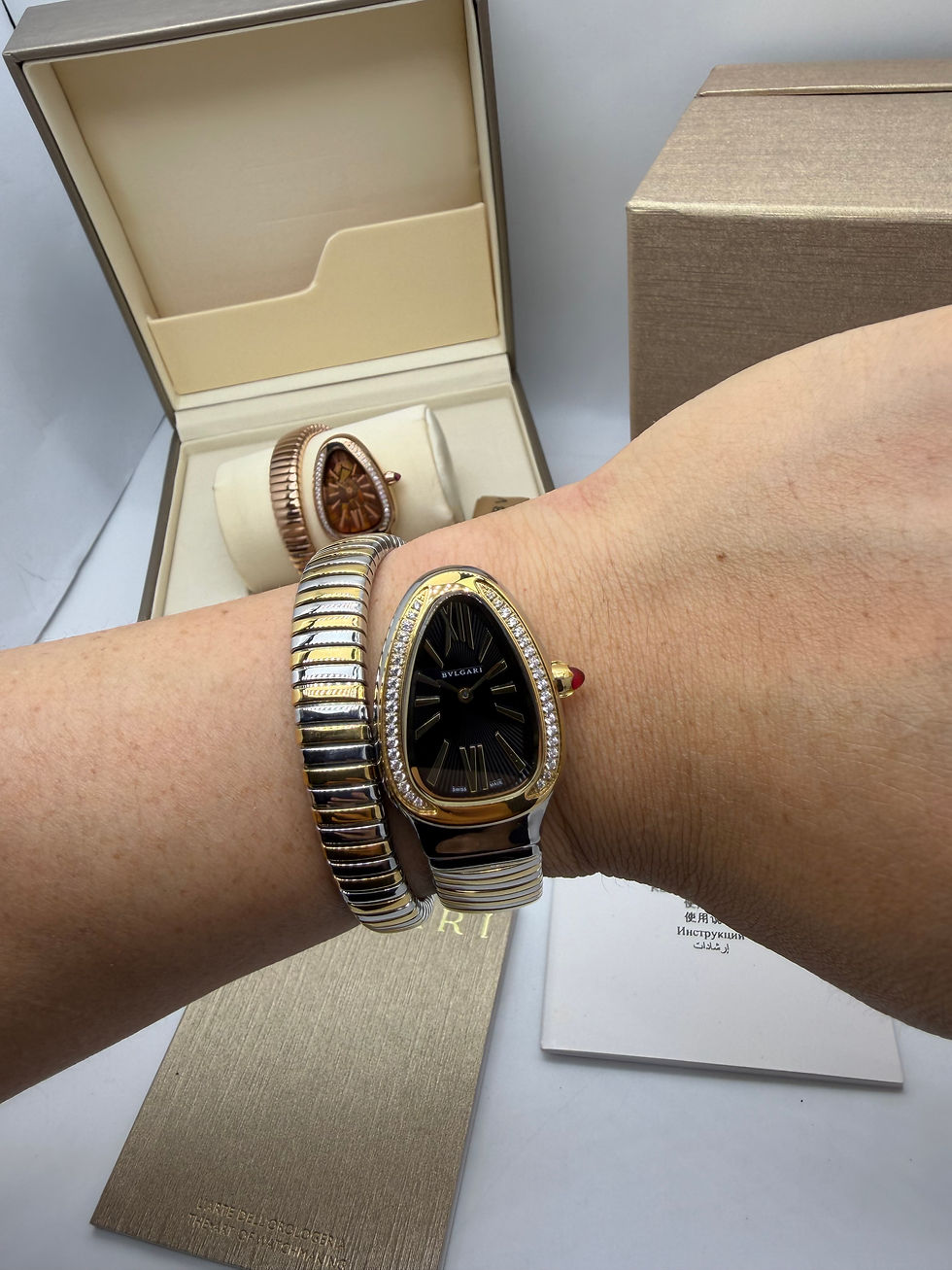 Miniatura: Bvlgari Serpenti Tubogas 01 Volta 35mm Aço/Dourado Mostrador Preto - Cravejado