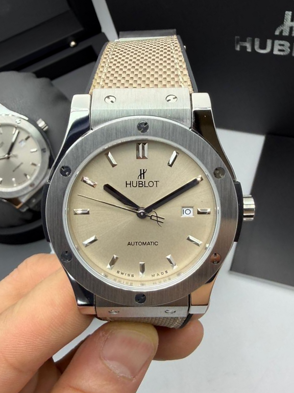Hublot Classic Fusion 45mm Aço, Mostrador Champagne Pulseira Borracha com Nylon