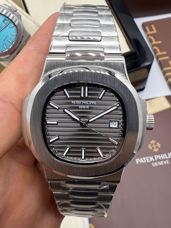 Patek Philippe Nautilus 39mm, Mostrador Cinza, Pulseira Aço