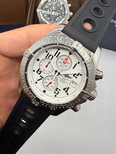 Breitling Super Avenger Aço 46mm Night Mission