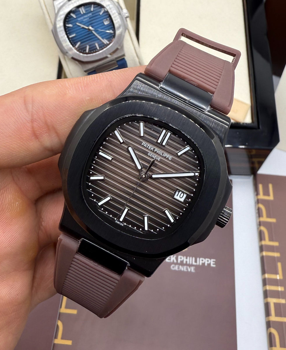 Patek Philippe Nautilus 39mm, Mostrador Marrom, Pulseira Borracha