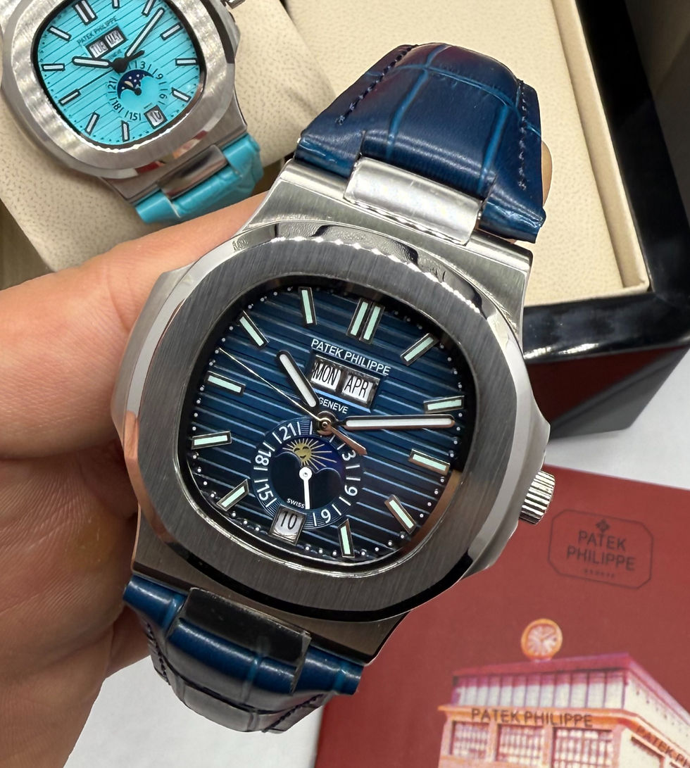 Patek Philippe Nautilus 39mm, Mostrador Azul, Pulseira Couro