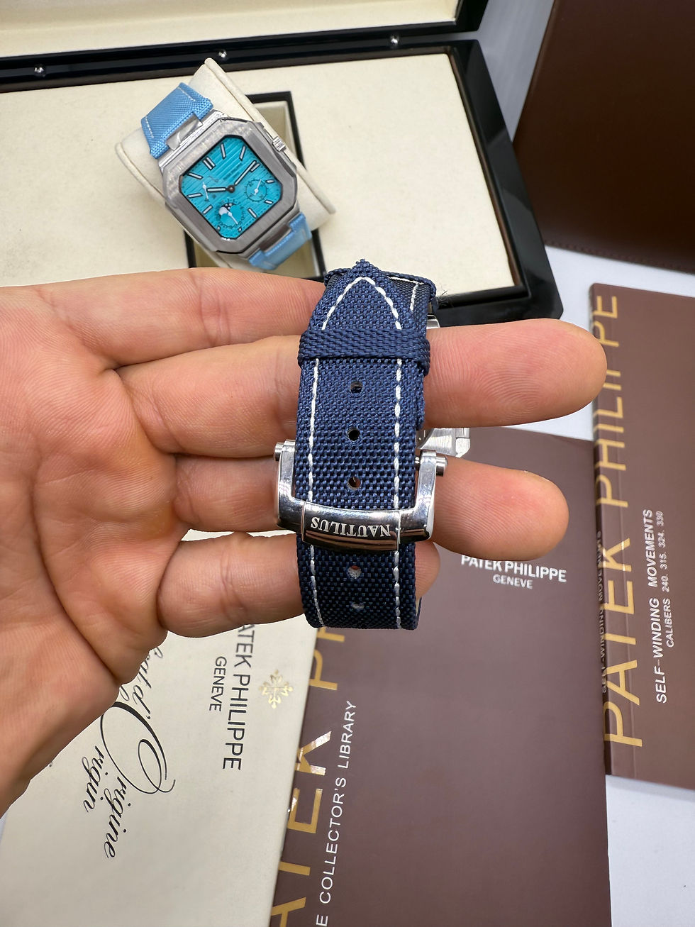 Miniatura: Patek Philippe Cubitus, Aço Fases da Lua 42mm, Mostrador Azul, Pulseira Nylon