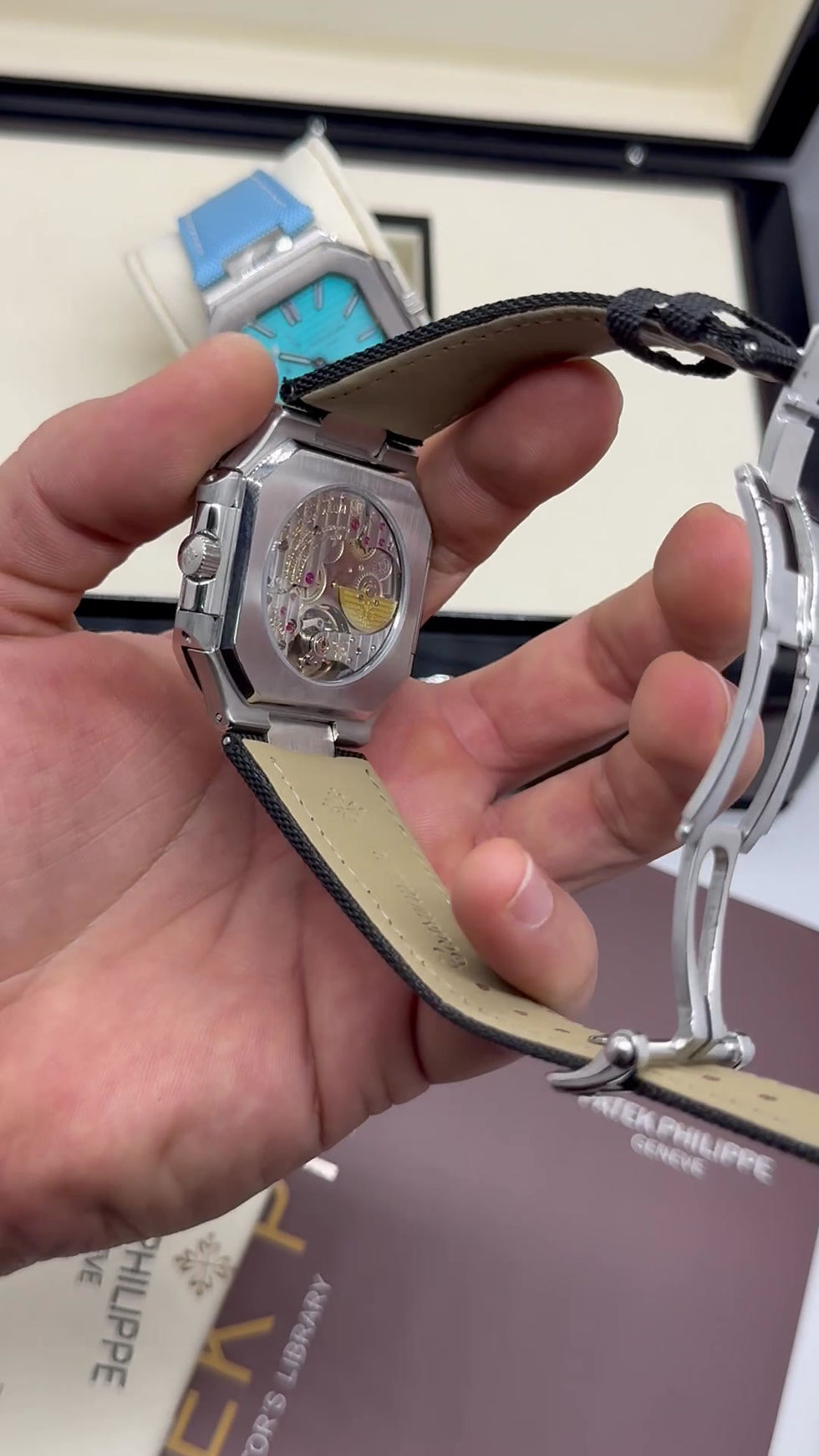 Thumbnail: Patek Philippe Cubitus, Aço Fases da Lua 42mm, Mostrador Prata, Pulseira Nylon