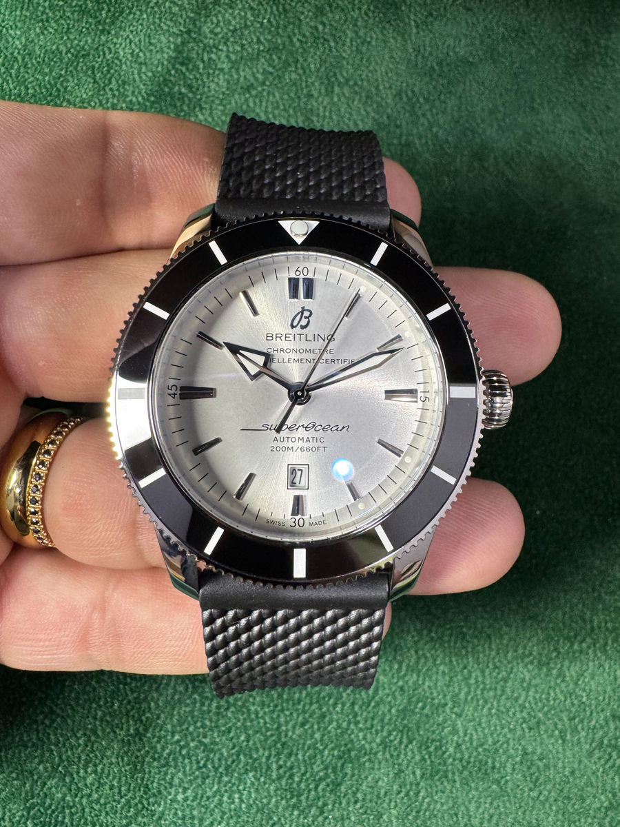 Breitling Superocean Aço 44mm Mostrador Prata Bisel Preto Pulseira Borracha