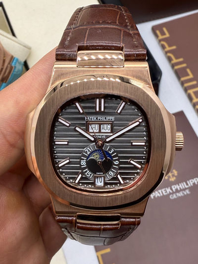 Patek Philippe Nautilus 39mm, Aço/Rose Mostrador Chumbo, Pulseira Couro